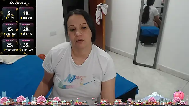 Laura_fox1's cam snapshot