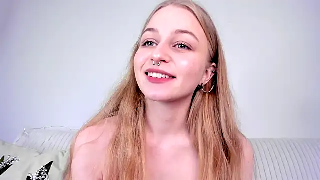 MiaMews live sex cam