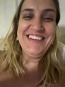 Bia_sexynovaes live sex cam