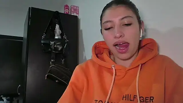 AliceTeenager___'s cam snapshot