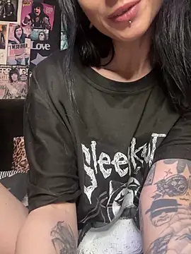 MissMidnightUK live sex cam