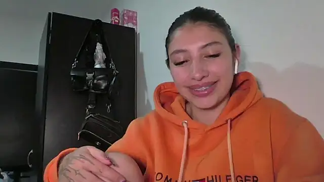 AliceTeenager___'s cam snapshot