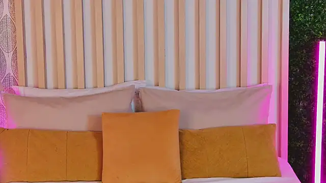 AnyaLov live sex cam