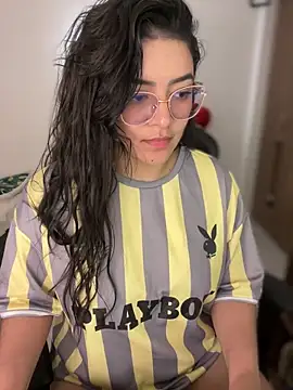 Lia_flowers's cam snapshot