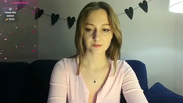 white_liillyy's cam snapshot