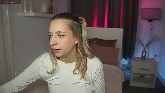 LilaaBlossom live sex cam