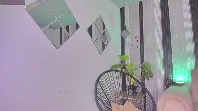 ebony_petite-69's cam snapshot