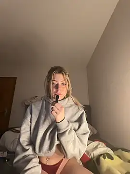 MelliMoon live sex cam