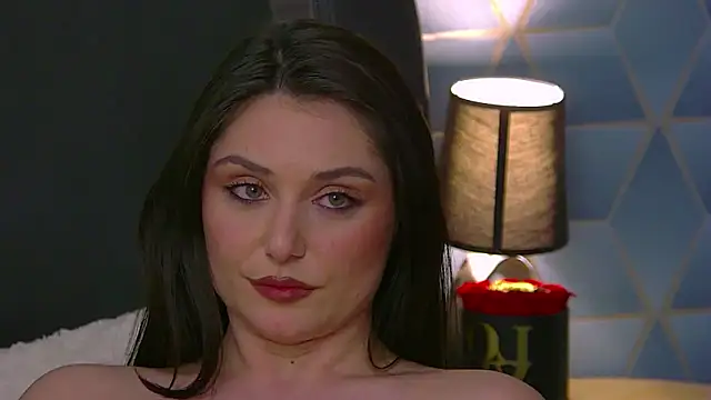 KassieWeins live sex cam