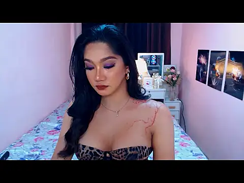 UrScreenGoddess live sex cam