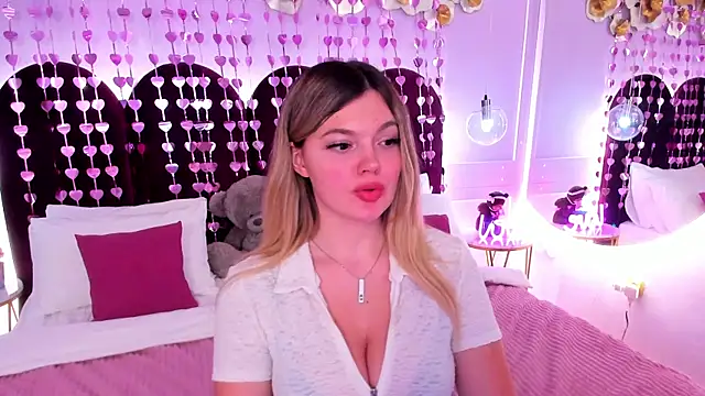 ZaraBloom's cam snapshot