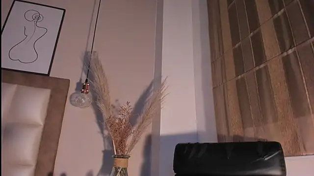 LaraGoldd live sex cam