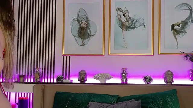 EmilyWess's cam snapshot