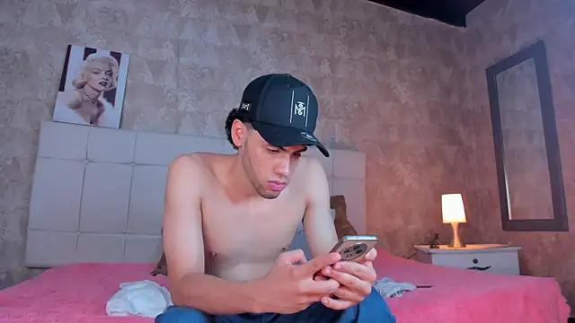 Milo_Thompson live sex cam