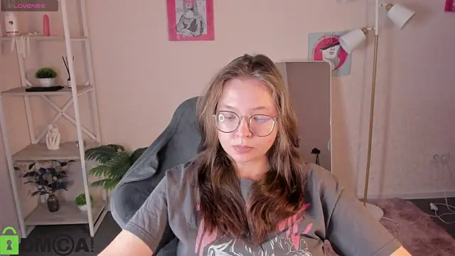 Nuura_Moore live sex cam