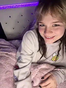 Cutiepiespanks's cam snapshot