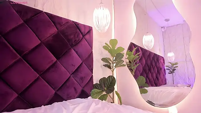 CarolineLee_'s cam snapshot