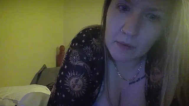 Honeyplush's cam snapshot