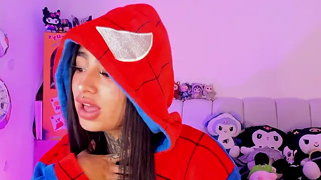 Aliceee_0's cam snapshot