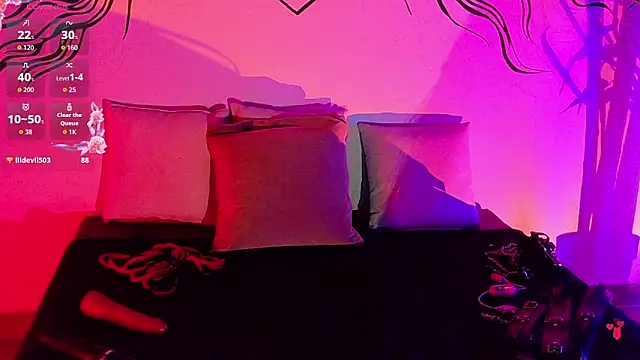 Emmi_Roberts's cam snapshot