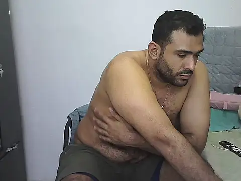 AlphaLatinoBear's cam snapshot