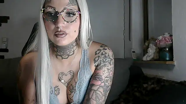 RoxxyInk's cam snapshot