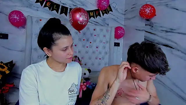 Ari_and_Storm's cam snapshot