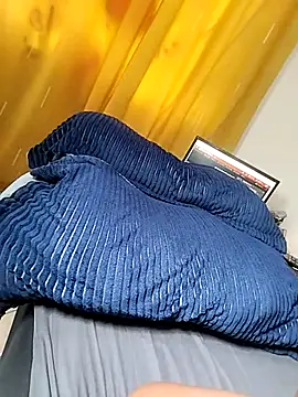 Hugemassivebootie live sex cam