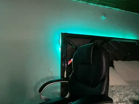 alison_parkerr26's cam snapshot