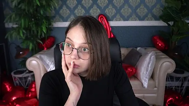 CharlyWines live sex cam