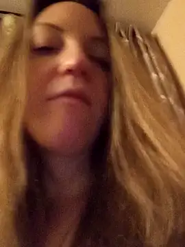 KattyLuuu's cam snapshot