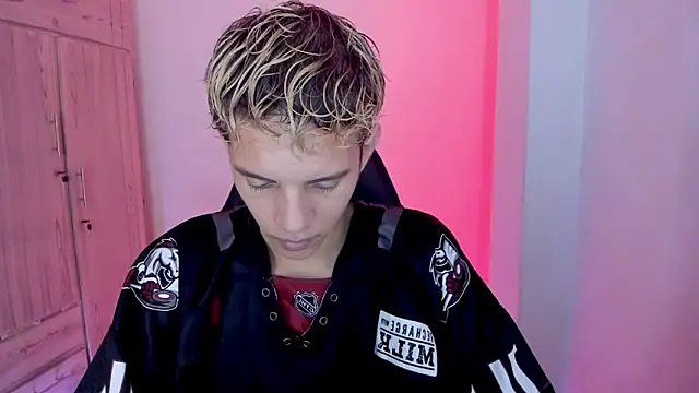 tylernova's cam snapshot