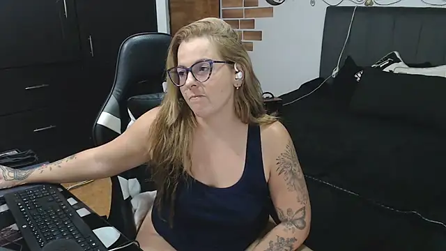 perlagoloza05's cam snapshot