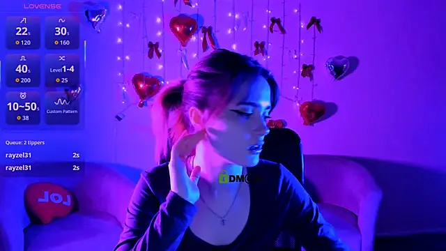 liana_kisses live sex cam