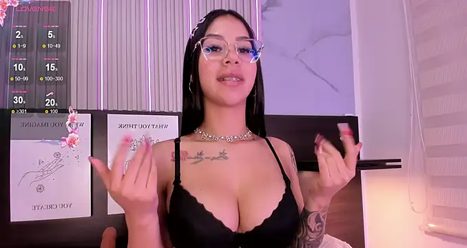 Violet_spencer's cam snapshot