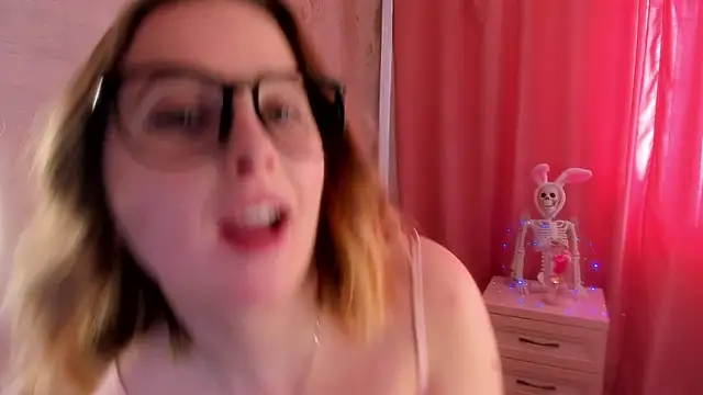 CuteLilyLove live sex cam