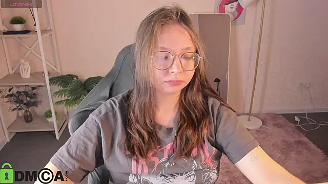 Nuura_Moore's cam snapshot