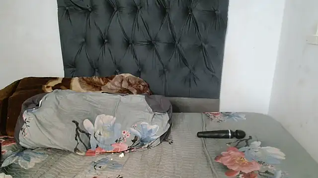 Ciara-Mia live sex cam