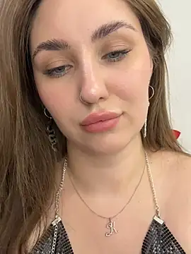 KiraBarlows live sex cam