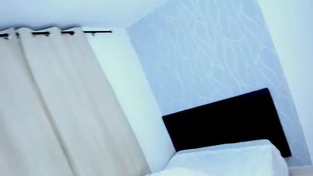 Emilyvalk_'s cam snapshot