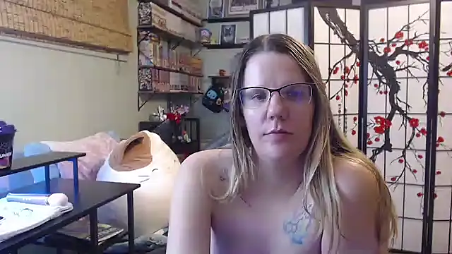 Sarahtineke's cam snapshot