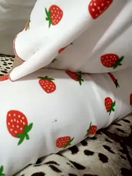 Bombamom's cam snapshot