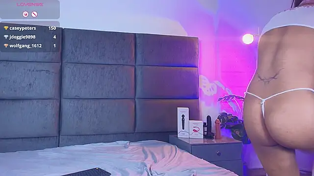 Slenna_Moon live sex cam