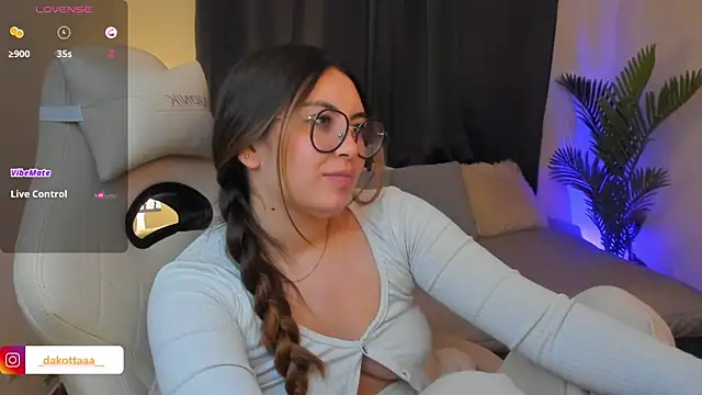 dakottaa_'s cam snapshot