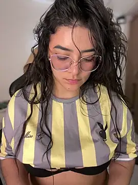 Lia_flowers's cam snapshot