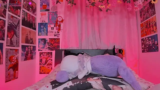 MissCurvyTop's cam snapshot