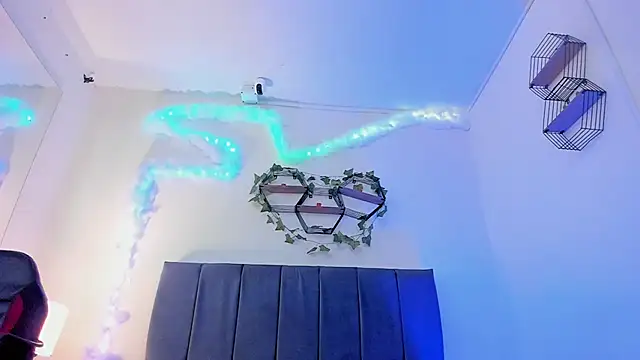 Lucerop_'s cam snapshot