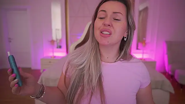 KiraCandyS live sex cam