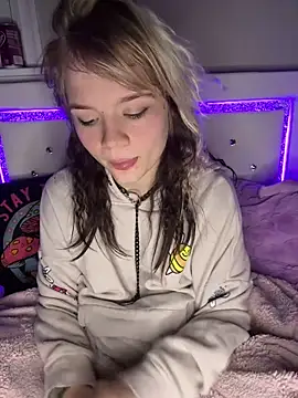 Cutiepiespanks's cam snapshot