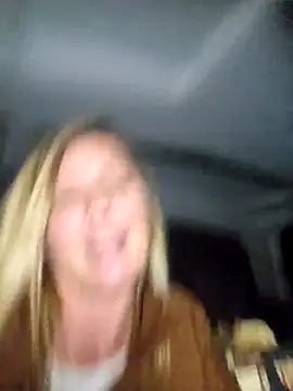 SheIsSomething live sex cam